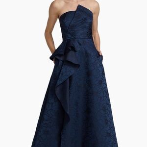 ML Monique Lhuillier strapless jacquard gown
